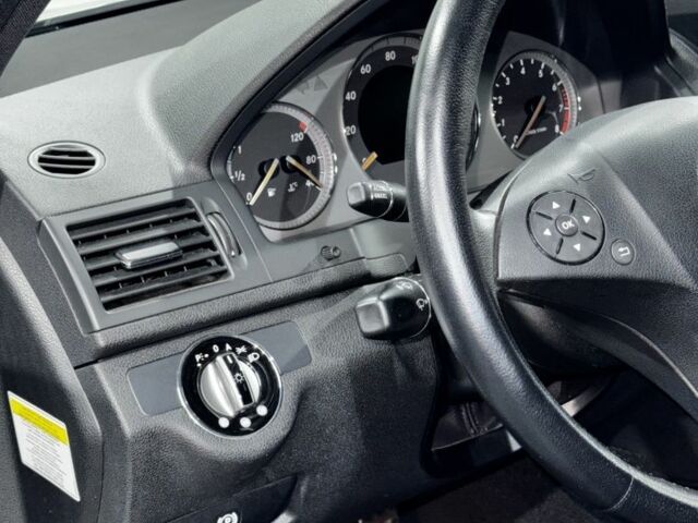 Серый Мерседес 300, объемом двигателя 3 л и пробегом 104 тыс. км за 11900 $, фото 18 на Automoto.ua