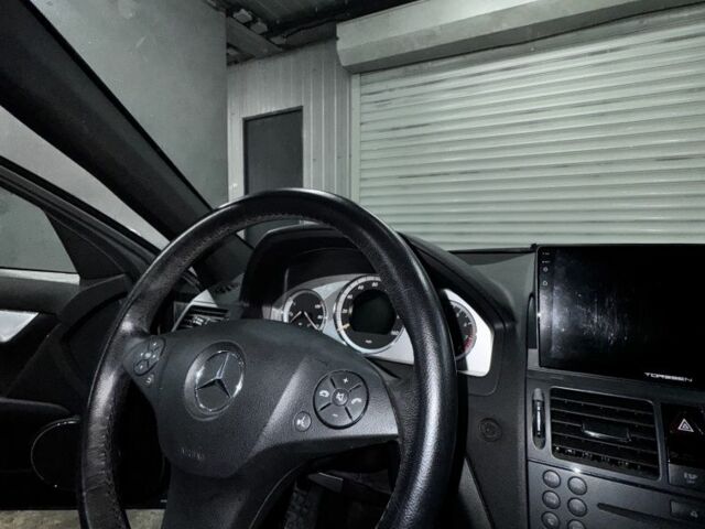 Серый Мерседес 300, объемом двигателя 3 л и пробегом 104 тыс. км за 11900 $, фото 3 на Automoto.ua