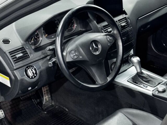 Серый Мерседес 300, объемом двигателя 3 л и пробегом 104 тыс. км за 11900 $, фото 17 на Automoto.ua