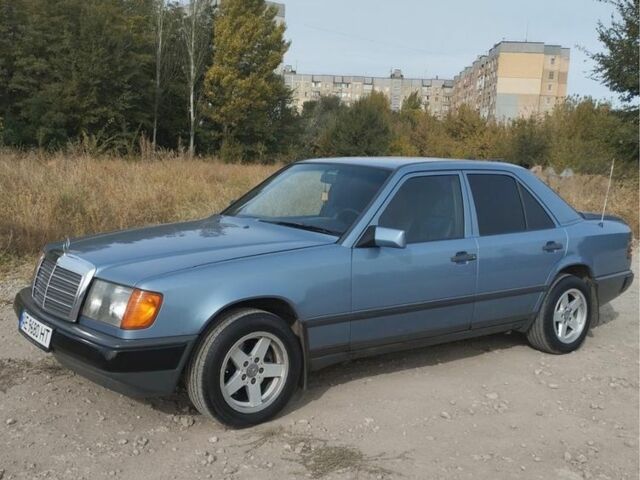 Синій Мерседес 300, об'ємом двигуна 3 л та пробігом 447 тис. км за 3200 $, фото 1 на Automoto.ua