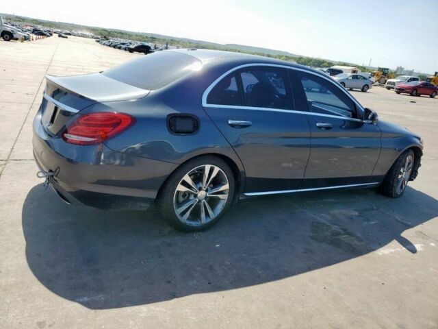 Синий Мерседес 300, объемом двигателя 2 л и пробегом 175 тыс. км за 12900 $, фото 2 на Automoto.ua