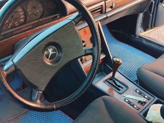 Синій Мерседес 300, об'ємом двигуна 3 л та пробігом 300 тис. км за 2500 $, фото 3 на Automoto.ua