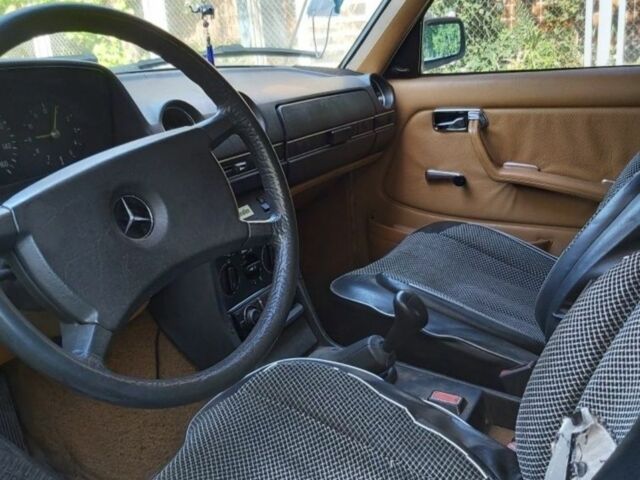 Зеленый Мерседес 300, объемом двигателя 3 л и пробегом 3 тыс. км за 1000 $, фото 2 на Automoto.ua