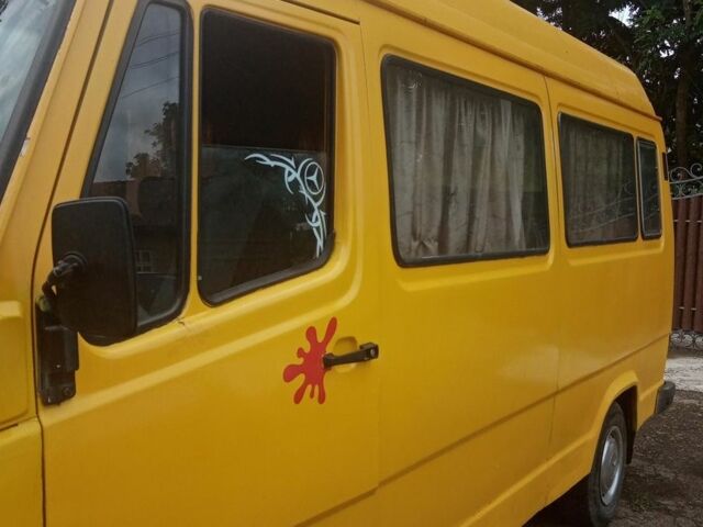 Желтый Мерседес 308 пасс., объемом двигателя 2.4 л и пробегом 100 тыс. км за 3300 $, фото 1 на Automoto.ua