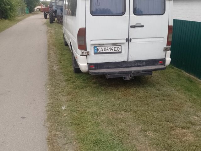 Белый Мерседес 320, объемом двигателя 2.9 л и пробегом 1000 тыс. км за 8000 $, фото 3 на Automoto.ua