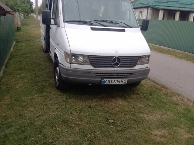 Белый Мерседес 320, объемом двигателя 2.9 л и пробегом 1000 тыс. км за 8000 $, фото 7 на Automoto.ua