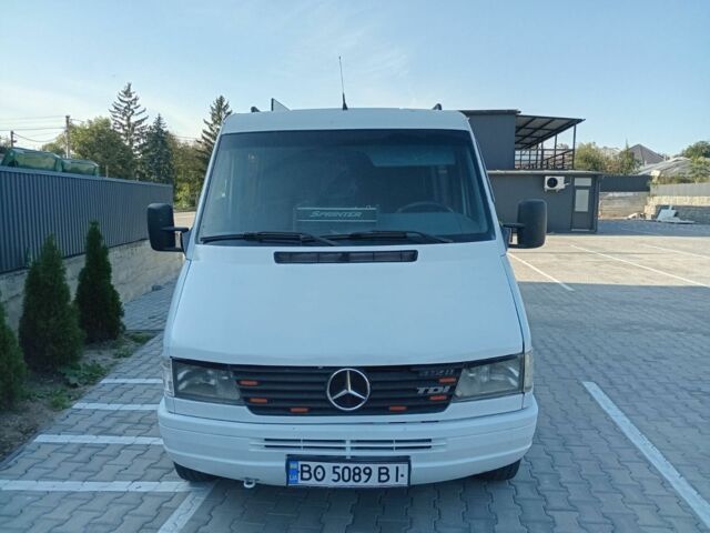 Белый Мерседес 320, объемом двигателя 2.9 л и пробегом 300 тыс. км за 4250 $, фото 1 на Automoto.ua