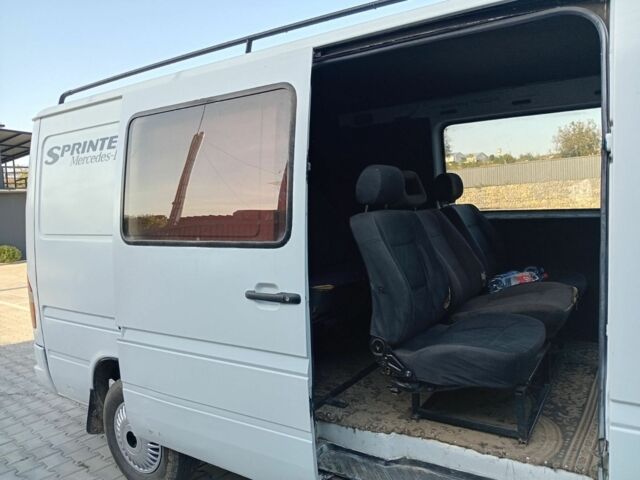 Белый Мерседес 320, объемом двигателя 2.9 л и пробегом 300 тыс. км за 4250 $, фото 6 на Automoto.ua