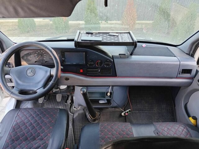 Белый Мерседес 320, объемом двигателя 2.9 л и пробегом 300 тыс. км за 4250 $, фото 7 на Automoto.ua