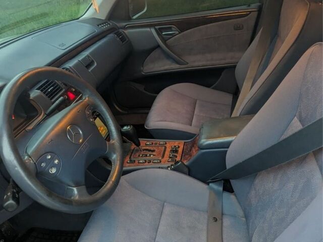 Белый Мерседес 320, объемом двигателя 3.2 л и пробегом 400 тыс. км за 6200 $, фото 4 на Automoto.ua