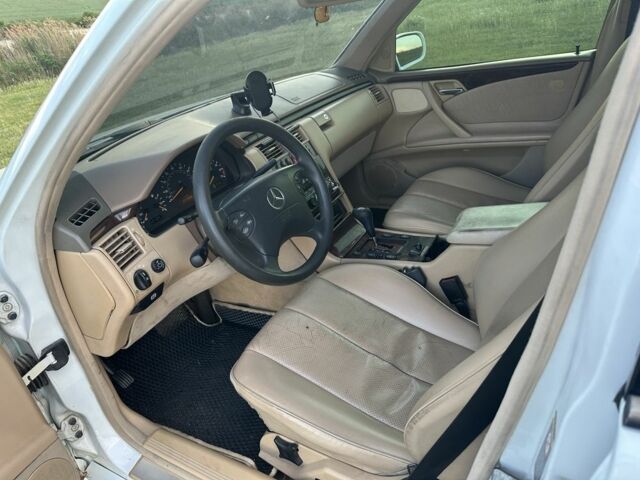 Белый Мерседес 320, объемом двигателя 3.2 л и пробегом 22 тыс. км за 3800 $, фото 7 на Automoto.ua