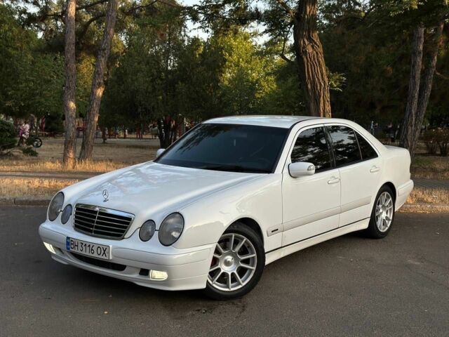 Белый Мерседес 320, объемом двигателя 3.2 л и пробегом 336 тыс. км за 4850 $, фото 1 на Automoto.ua