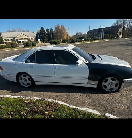 Белый Мерседес 320, объемом двигателя 3.2 л и пробегом 22 тыс. км за 3800 $, фото 3 на Automoto.ua