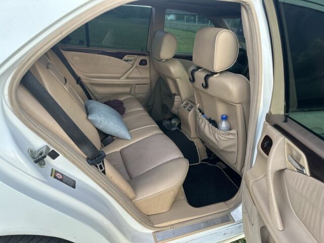 Белый Мерседес 320, объемом двигателя 3.2 л и пробегом 22 тыс. км за 3800 $, фото 8 на Automoto.ua