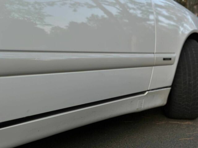 Белый Мерседес 320, объемом двигателя 3.2 л и пробегом 336 тыс. км за 4850 $, фото 5 на Automoto.ua