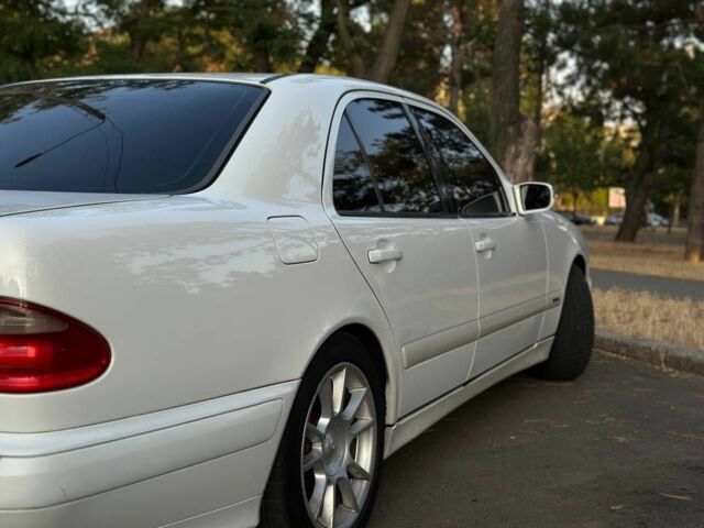 Белый Мерседес 320, объемом двигателя 3.2 л и пробегом 336 тыс. км за 4850 $, фото 3 на Automoto.ua