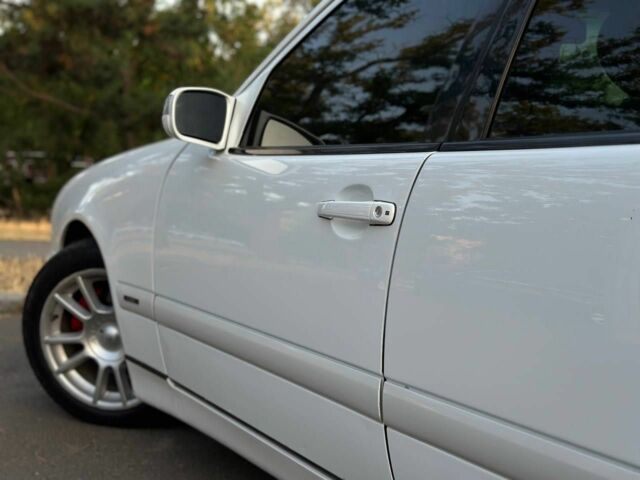 Белый Мерседес 320, объемом двигателя 3.2 л и пробегом 336 тыс. км за 4850 $, фото 4 на Automoto.ua