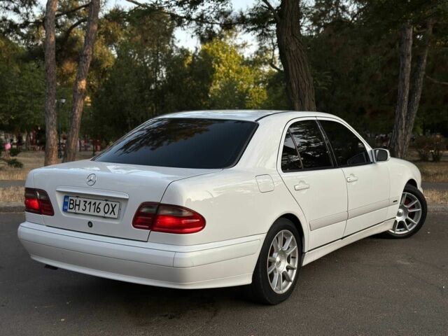 Белый Мерседес 320, объемом двигателя 3.2 л и пробегом 336 тыс. км за 4850 $, фото 10 на Automoto.ua