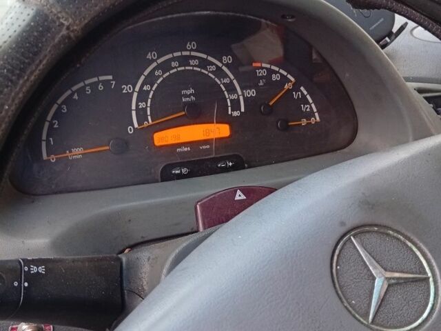 Білий Мерседес 320, об'ємом двигуна 2 л та пробігом 380 тис. км за 5700 $, фото 5 на Automoto.ua