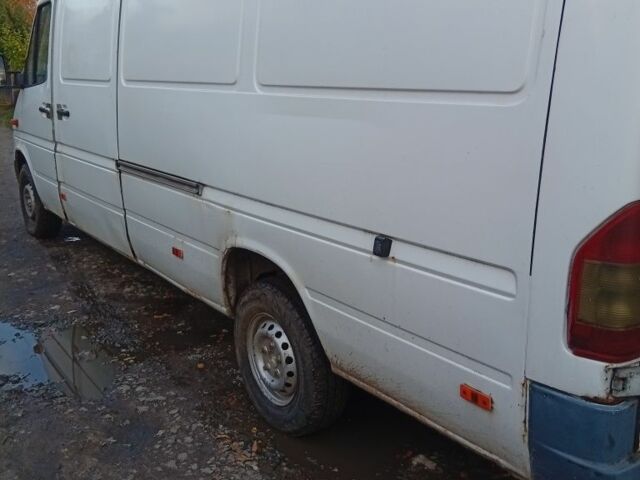 Білий Мерседес 320, об'ємом двигуна 2 л та пробігом 380 тис. км за 5700 $, фото 3 на Automoto.ua