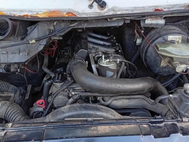 Білий Мерседес 320, об'ємом двигуна 2 л та пробігом 380 тис. км за 5700 $, фото 4 на Automoto.ua