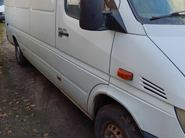 Білий Мерседес 320, об'ємом двигуна 2 л та пробігом 380 тис. км за 5700 $, фото 1 на Automoto.ua