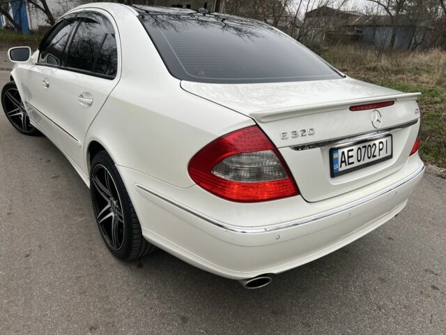 Белый Мерседес 320, объемом двигателя 3 л и пробегом 236 тыс. км за 10999 $, фото 1 на Automoto.ua