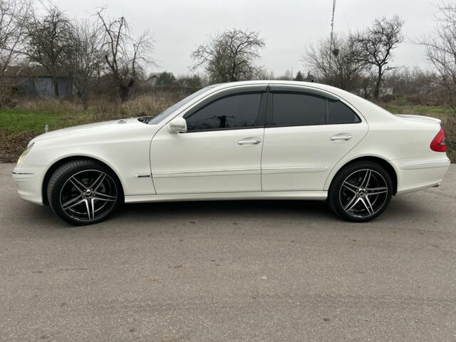 Белый Мерседес 320, объемом двигателя 3 л и пробегом 236 тыс. км за 10999 $, фото 4 на Automoto.ua