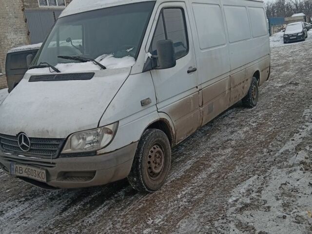 Белый Мерседес 320, объемом двигателя 2.1 л и пробегом 300 тыс. км за 3200 $, фото 1 на Automoto.ua