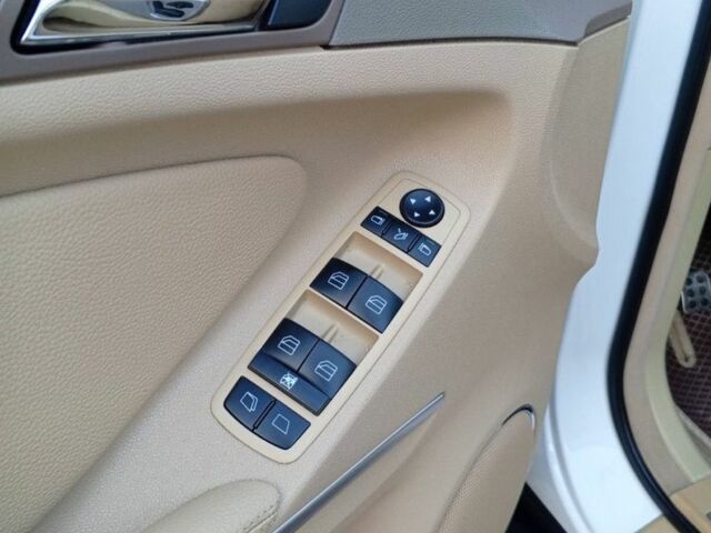 Белый Мерседес 320, объемом двигателя 3 л и пробегом 400 тыс. км за 13400 $, фото 10 на Automoto.ua