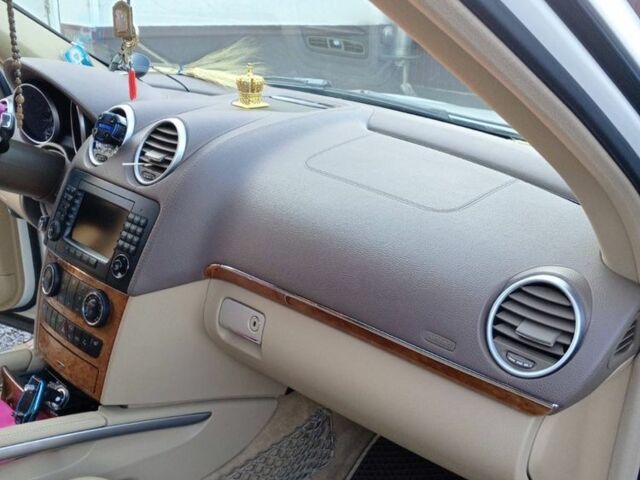 Белый Мерседес 320, объемом двигателя 3 л и пробегом 400 тыс. км за 13400 $, фото 11 на Automoto.ua