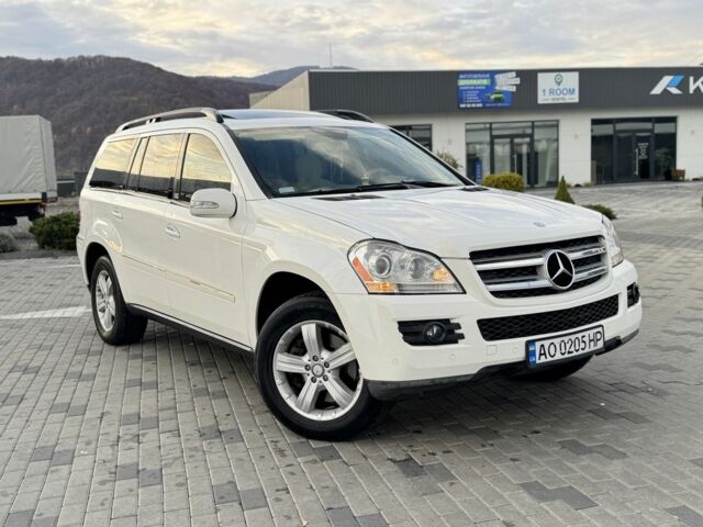 Белый Мерседес 320, объемом двигателя 3 л и пробегом 400 тыс. км за 13400 $, фото 1 на Automoto.ua