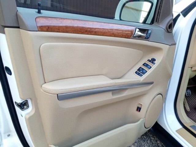 Белый Мерседес 320, объемом двигателя 3 л и пробегом 400 тыс. км за 13400 $, фото 9 на Automoto.ua