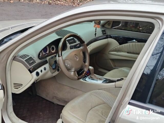 Бежевый Мерседес 320, объемом двигателя 3.2 л и пробегом 304 тыс. км за 6200 $, фото 5 на Automoto.ua