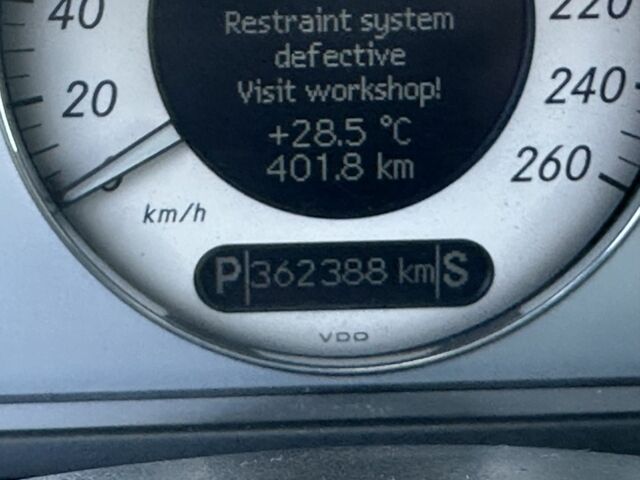 Черный Мерседес 320, объемом двигателя 3.2 л и пробегом 360 тыс. км за 7200 $, фото 14 на Automoto.ua