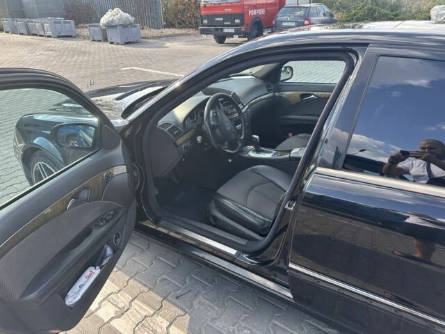 Черный Мерседес 320, объемом двигателя 3.2 л и пробегом 360 тыс. км за 7200 $, фото 4 на Automoto.ua