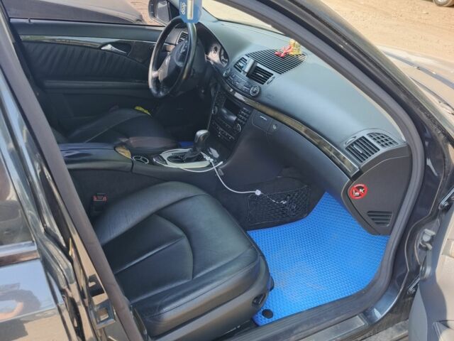 Черный Мерседес 320, объемом двигателя 3.2 л и пробегом 290 тыс. км за 7100 $, фото 3 на Automoto.ua