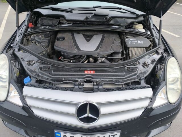 Черный Мерседес 320, объемом двигателя 3 л и пробегом 237 тыс. км за 8500 $, фото 6 на Automoto.ua