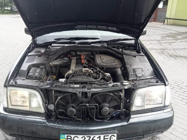 Чорний Мерседес 320, об'ємом двигуна 3.2 л та пробігом 450 тис. км за 4500 $, фото 7 на Automoto.ua