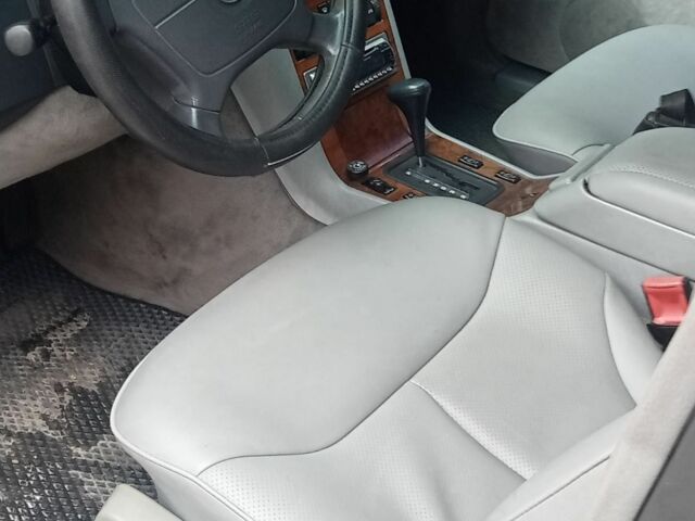 Чорний Мерседес 320, об'ємом двигуна 3.2 л та пробігом 450 тис. км за 4500 $, фото 12 на Automoto.ua