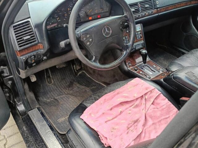 Черный Мерседес 320, объемом двигателя 3.2 л и пробегом 350 тыс. км за 3500 $, фото 5 на Automoto.ua