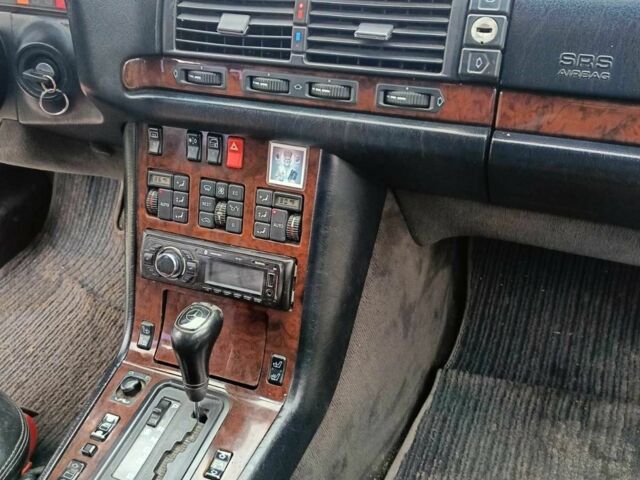 Черный Мерседес 320, объемом двигателя 3.2 л и пробегом 350 тыс. км за 3500 $, фото 6 на Automoto.ua