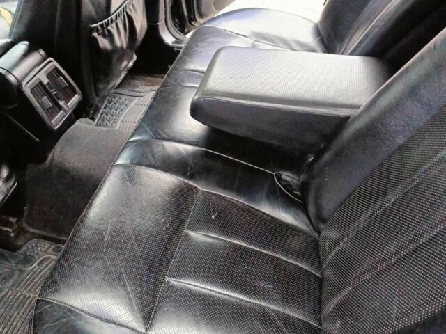 Черный Мерседес 320, объемом двигателя 3.2 л и пробегом 350 тыс. км за 3500 $, фото 7 на Automoto.ua