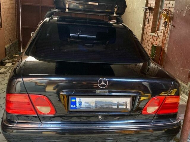 Черный Мерседес 320, объемом двигателя 3.2 л и пробегом 400 тыс. км за 5200 $, фото 1 на Automoto.ua