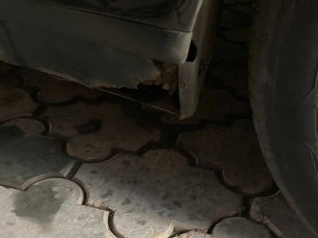 Черный Мерседес 320, объемом двигателя 3.2 л и пробегом 400 тыс. км за 5200 $, фото 6 на Automoto.ua