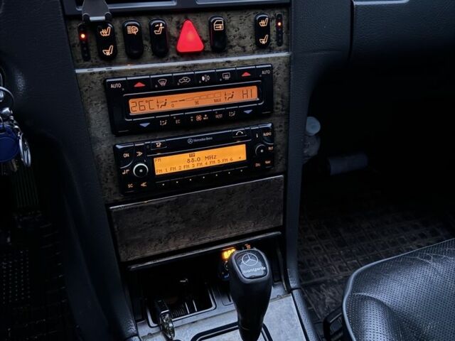 Черный Мерседес 320, объемом двигателя 3.2 л и пробегом 390 тыс. км за 3950 $, фото 4 на Automoto.ua