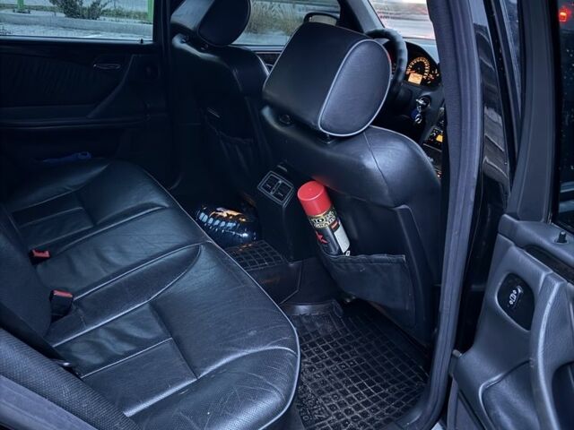 Черный Мерседес 320, объемом двигателя 3.2 л и пробегом 390 тыс. км за 3950 $, фото 7 на Automoto.ua