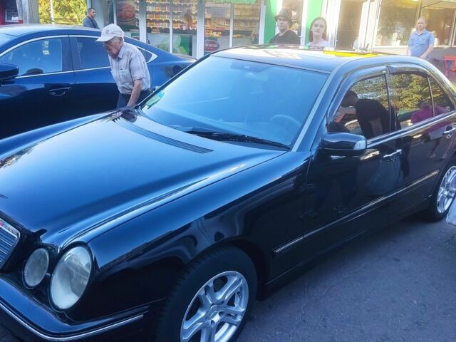 Чорний Мерседес 320, об'ємом двигуна 3.2 л та пробігом 337 тис. км за 4650 $, фото 2 на Automoto.ua