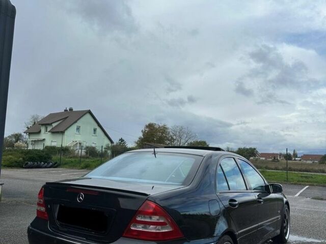 Черный Мерседес 320, объемом двигателя 3.2 л и пробегом 227 тыс. км за 10000 $, фото 5 на Automoto.ua