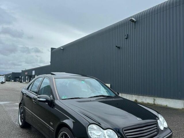 Черный Мерседес 320, объемом двигателя 3.2 л и пробегом 227 тыс. км за 10000 $, фото 3 на Automoto.ua